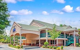 Days Inn & Suites Peachtree City